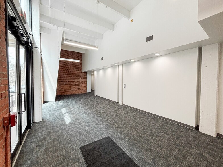 More Photos Of 130-136 E Chestnut St, Columbus Office For Lease