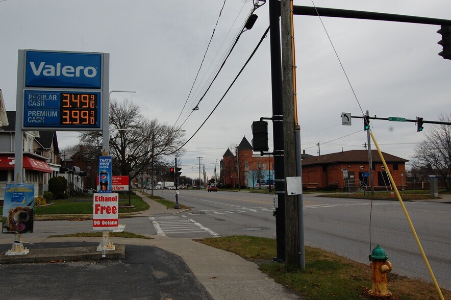 More Photos Of 100 W Main St, Batavia Convenience Store For Sale