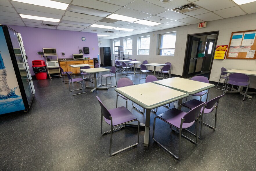 More Photos Of 1649 Castpa Pl, Vineland Manufacturing For Sale