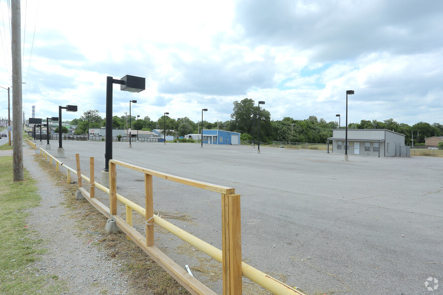 Primary Photo Of 6305-A-6305-B E 11th St, Tulsa Auto Dealership For Lease