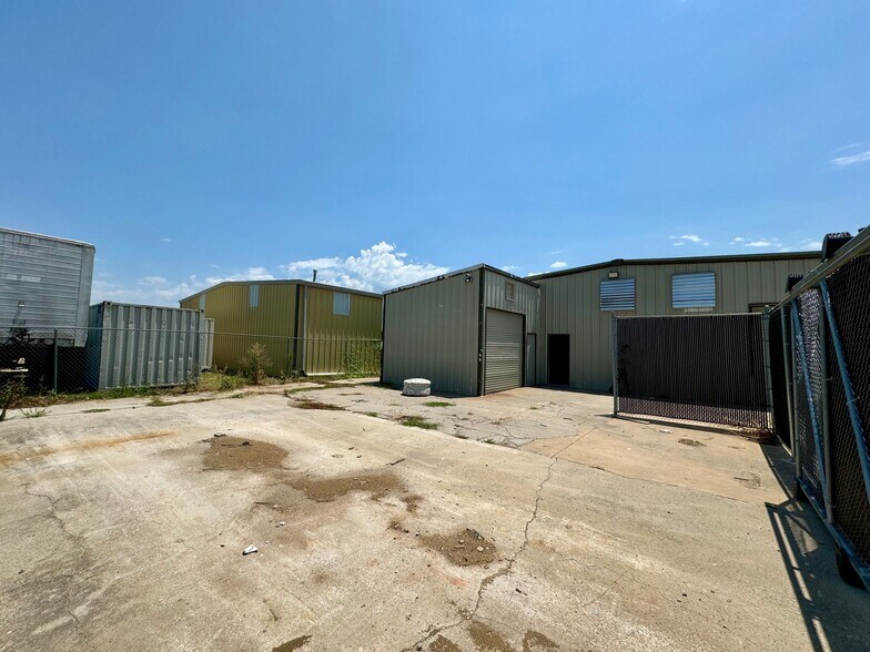 More Photos Of 220 S Alliance Ct, Oklahoma City Manufacturing For Lease