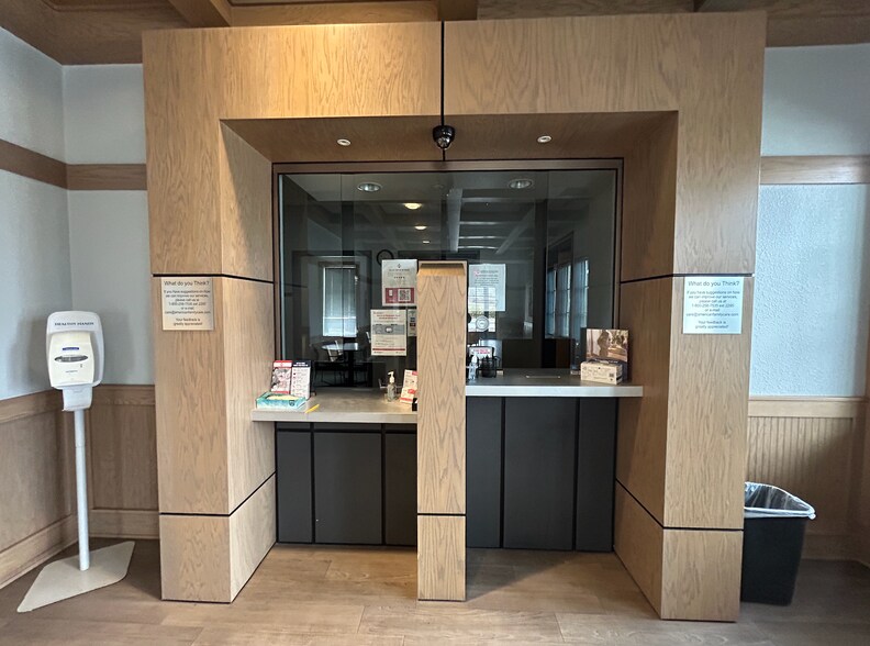 More Photos Of 1095 Woodstock Rd, Roswell Medical For Lease