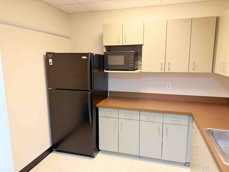 More Photos Of 651 W Warren Ave, Longwood Unknown For Lease