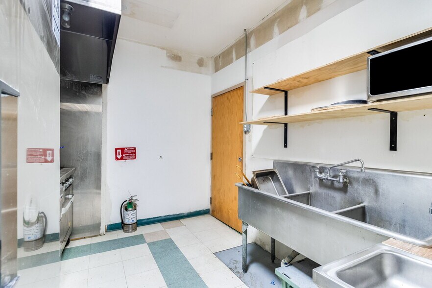 More Photos Of 417 NE Evangeline, Lafayette Medical For Sale