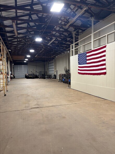 More Photos Of 813 King Plz, Shreveport Industrial For Lease