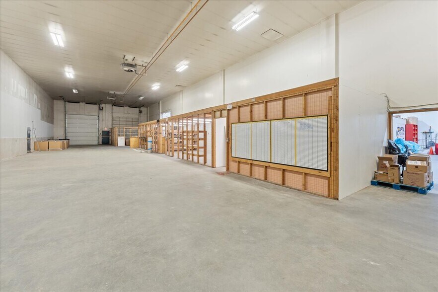More Photos Of 3408 International St, Fairbanks Warehouse For Lease