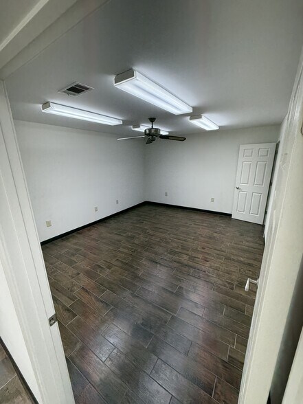 More Photos Of 1206 JW DavisSuites Ave, Hammond Office For Sale