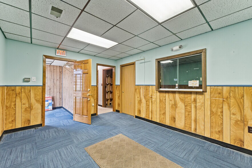 More Photos Of 1302-1306 4th Ave, Huntington Medical For Sale