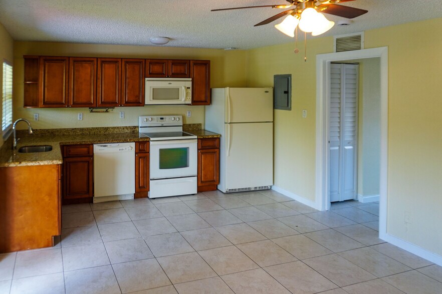 More Photos Of 700 SW 15th Ave, Fort Lauderdale Apartments For Sale