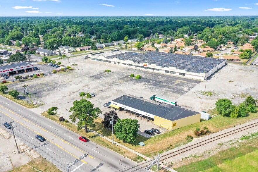 More Photos Of 2865-2885 Bay Rd, Saginaw Freestanding For Sale