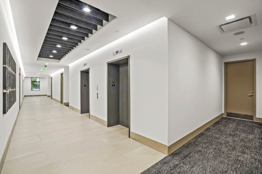 More Photos Of 1895 Tyler St, Hollywood Office For Lease