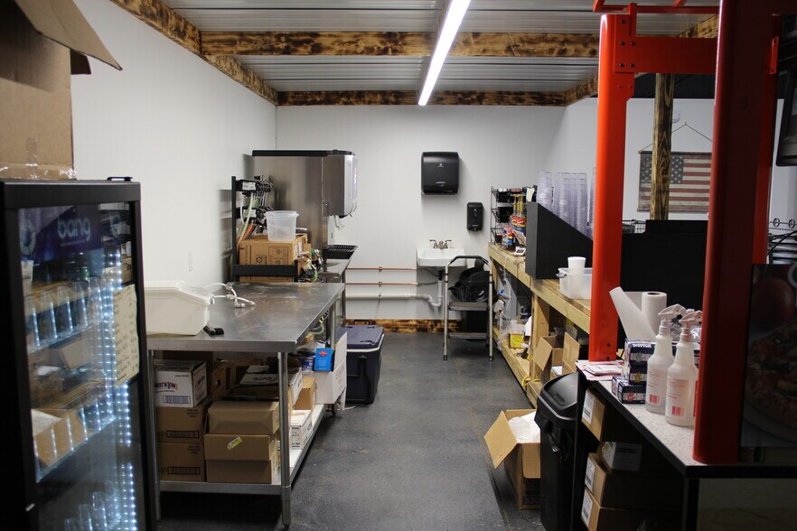 More Photos Of 311 9th st, Green Forest Flex For Sale