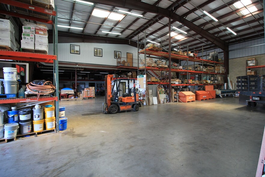 More Photos Of 94-405 Maikoiko St, Waipahu Warehouse For Lease