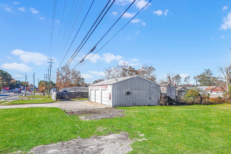 More Photos Of 605 US Highway 80 W, Savannah Auto Repair For Sale
