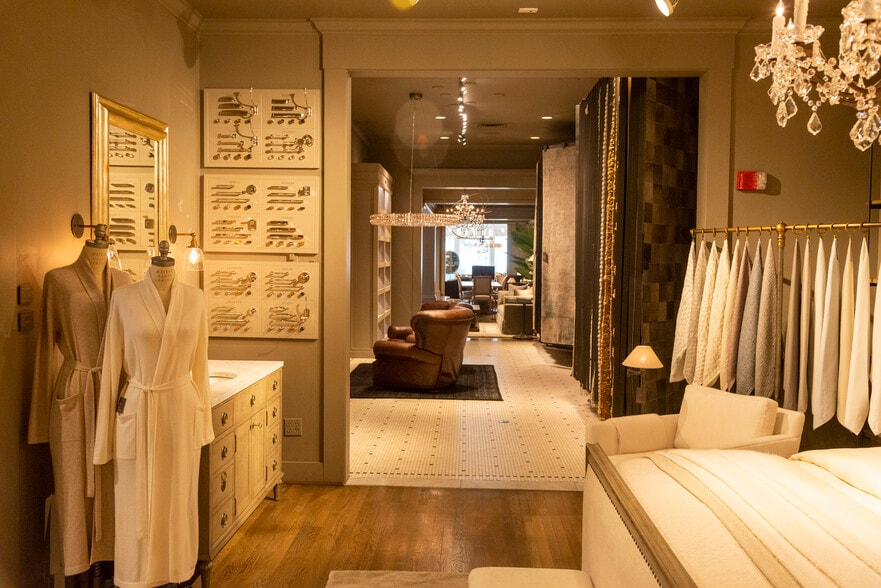 More Photos Of 710-720 State St, Santa Barbara General Retail For Lease