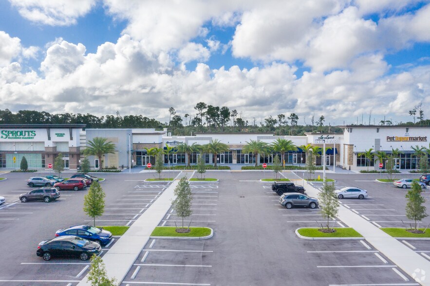 More Photos Of 2220-2228 Logan Blvd N, Naples General Retail For Lease