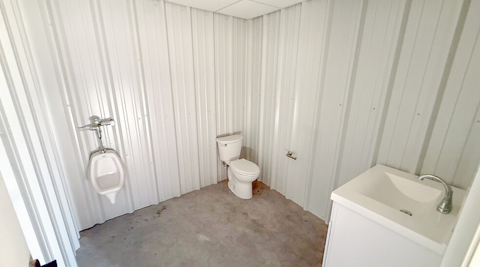 More Photos Of 4020 County 48 Rd, Midland Warehouse For Lease