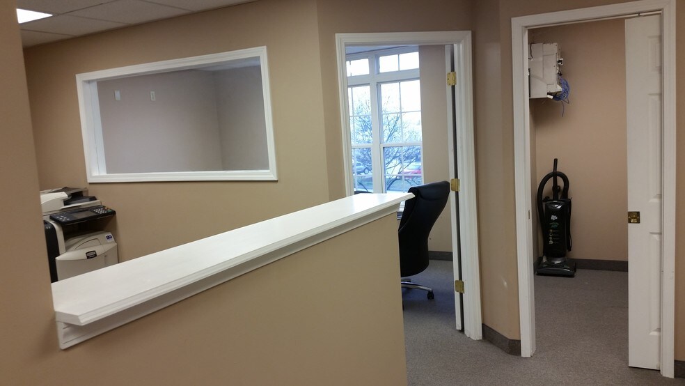 More Photos Of 601 N Shore Dr, Jeffersonville Medical For Sale