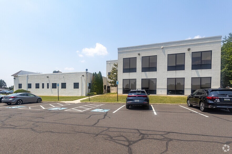 More Photos Of 12 Penns Trl, Newtown Medical For Lease