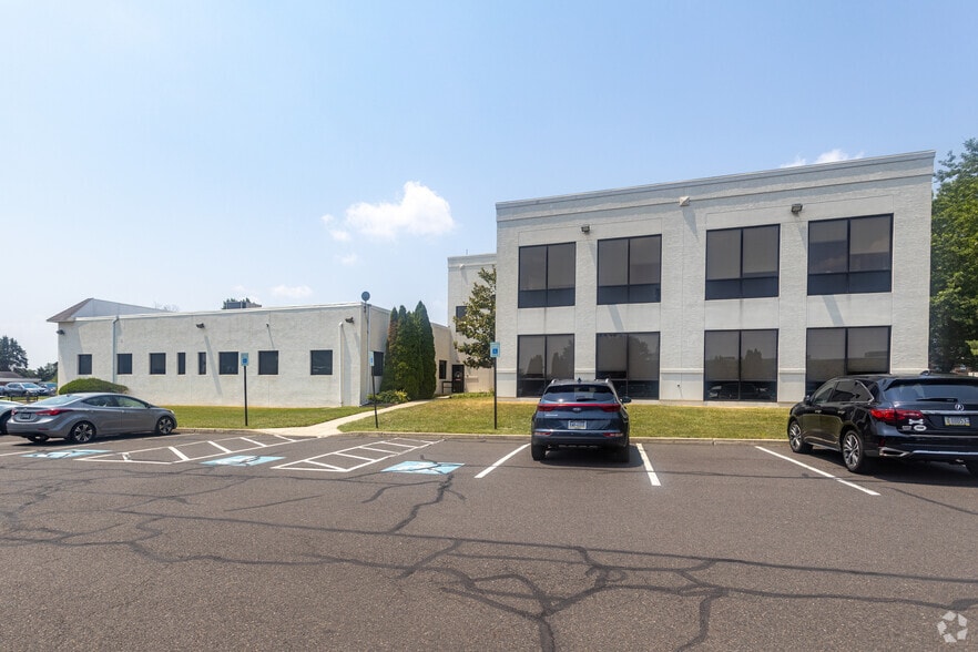 More Photos Of 12 Penns Trl, Newtown Medical For Lease
