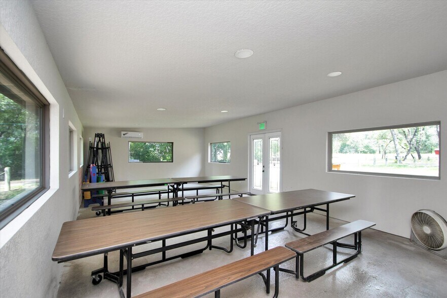 More Photos Of 3710 Waterwood Pass, Elmendorf Restaurant For Sale