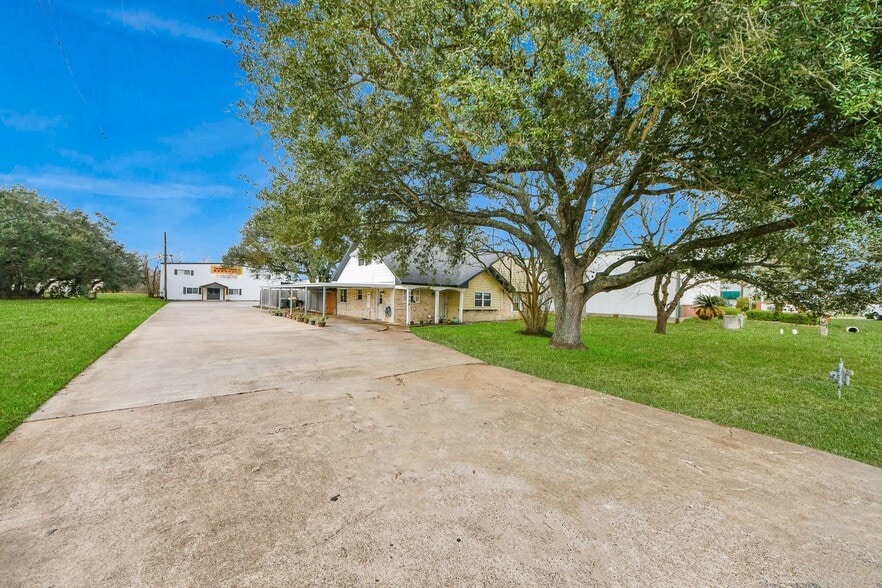 More Photos Of 2534 Garden Rd, Pearland Specialty For Sale