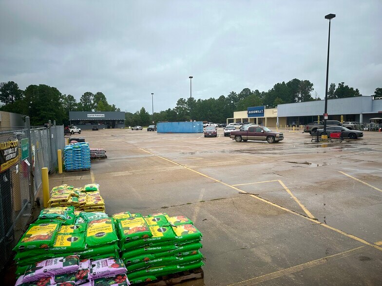 More Photos Of 1233 Tenaha St, Center Unknown For Lease