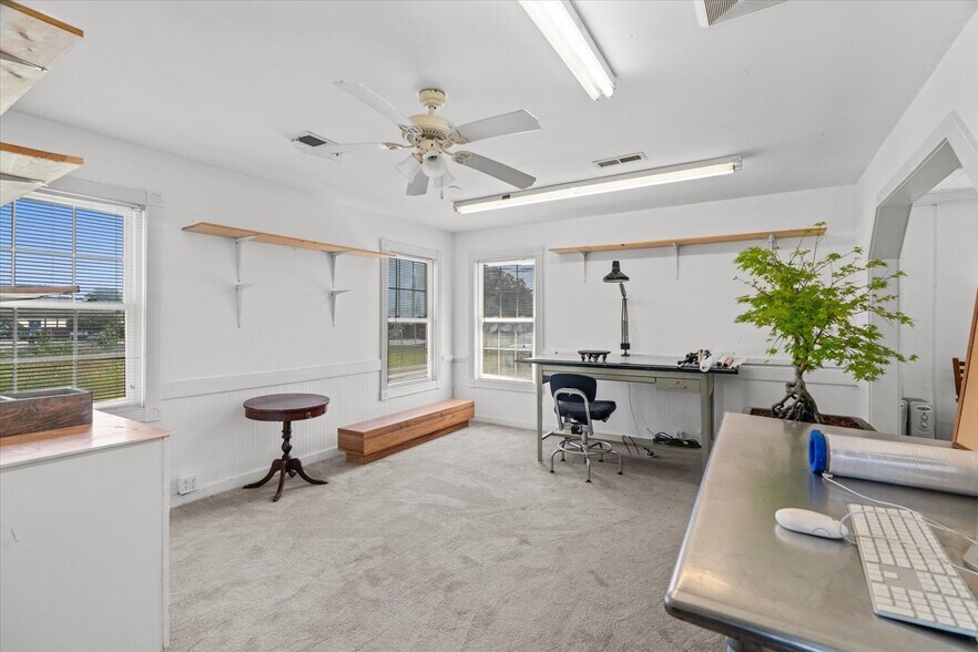 More Photos Of 806 N 3rd Ave, Chatsworth Office Residential For Sale