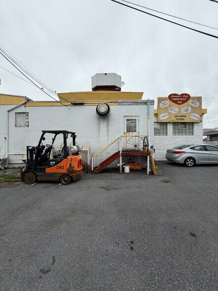 More Photos Of 2857-2867 Lincoln Hwy, Ronks Storefront Retail Residential For Sale