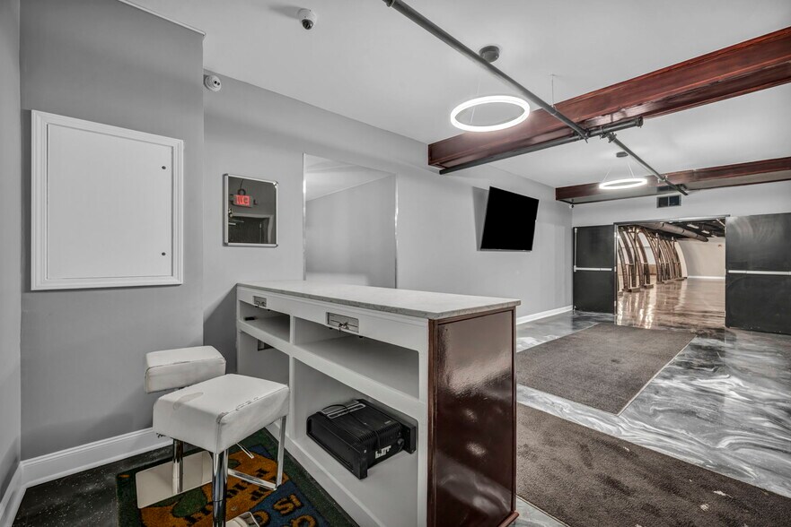 More Photos Of 1025 E Fifth Ave, Columbus Warehouse For Lease