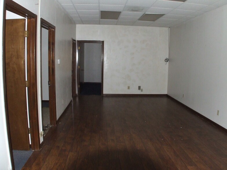 More Photos Of 417 N Spur 63, Longview Office For Sale