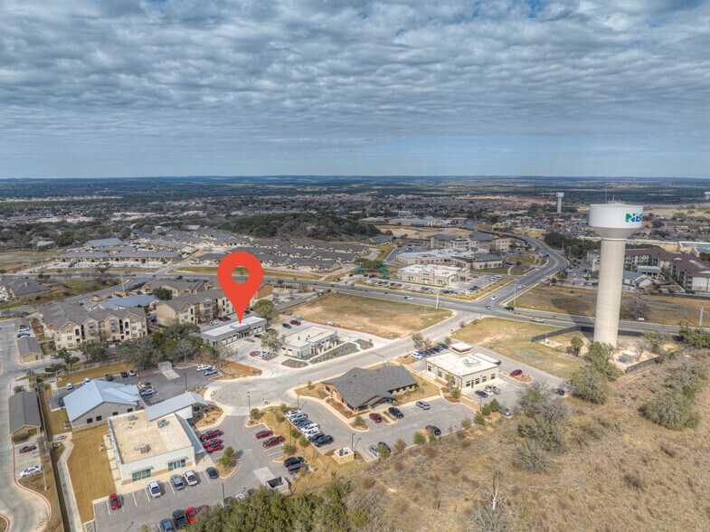 More Photos Of 3016 Independence Dr, New Braunfels Unknown For Lease