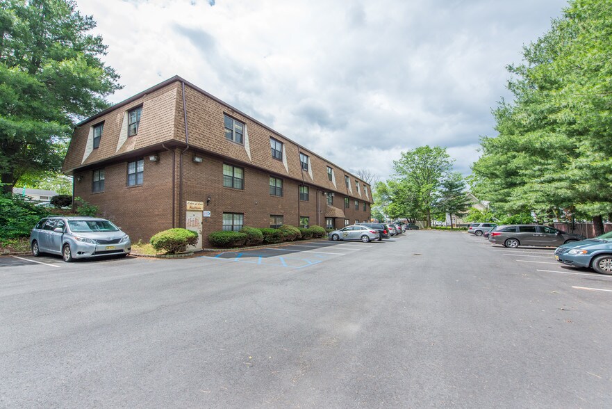 More Photos Of 1967 Lincoln Hwy, Edison Office For Sale