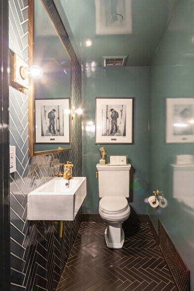 More Photos Of 155 Duane St, New York General Retail For Sale