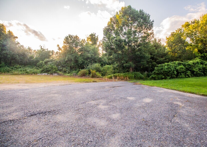 More Photos Of 1152 Main St, Leicester Flex For Lease