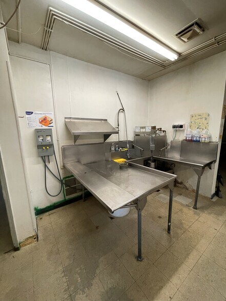 More Photos Of 2724 W Lewis St, Pasco Hotel For Lease