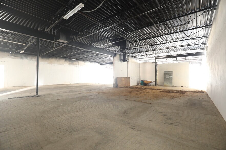 More Photos Of 7471 Marvin D Love Fwy, Dallas General Retail For Sale