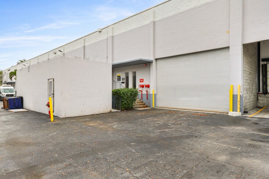 More Photos Of 7950-7966 NW 14th St, Miami Unknown For Lease