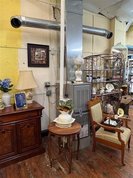 More Photos Of 104 E Railroad Ave, Glendale Freestanding For Sale