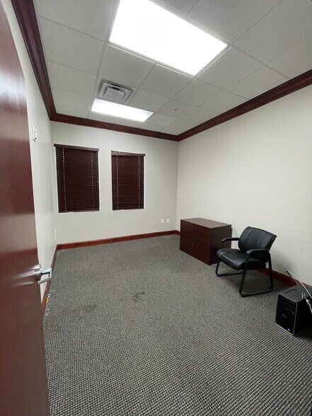 More Photos Of 7065 Westpointe Blvd, Orlando Loft Creative Space For Lease