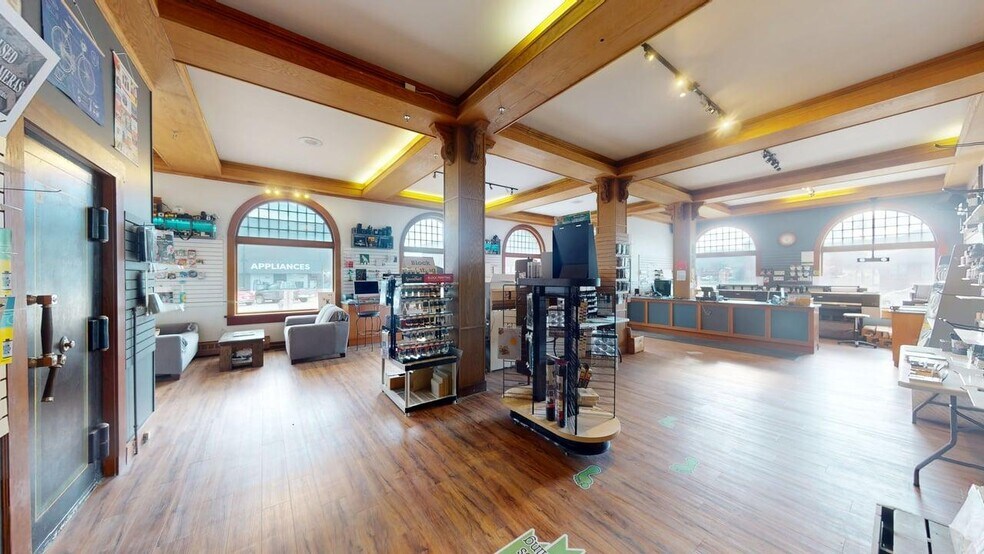 More Photos Of 800 Baker St, Cranbrook Storefront Retail Office For Sale
