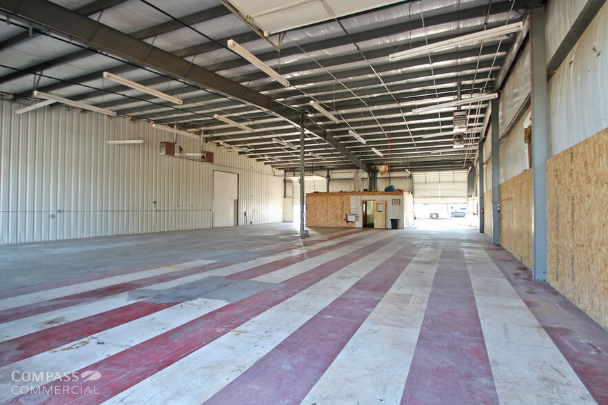 More Photos Of 62980 Boyd Acres Rd, Bend Warehouse For Lease