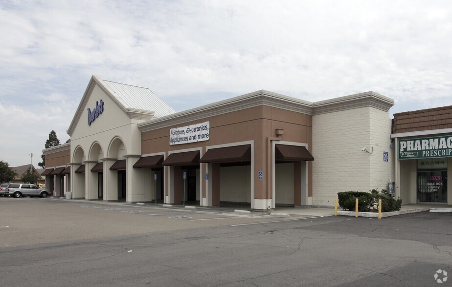 More Photos Of 1020 N Euclid St, Anaheim Freestanding For Lease