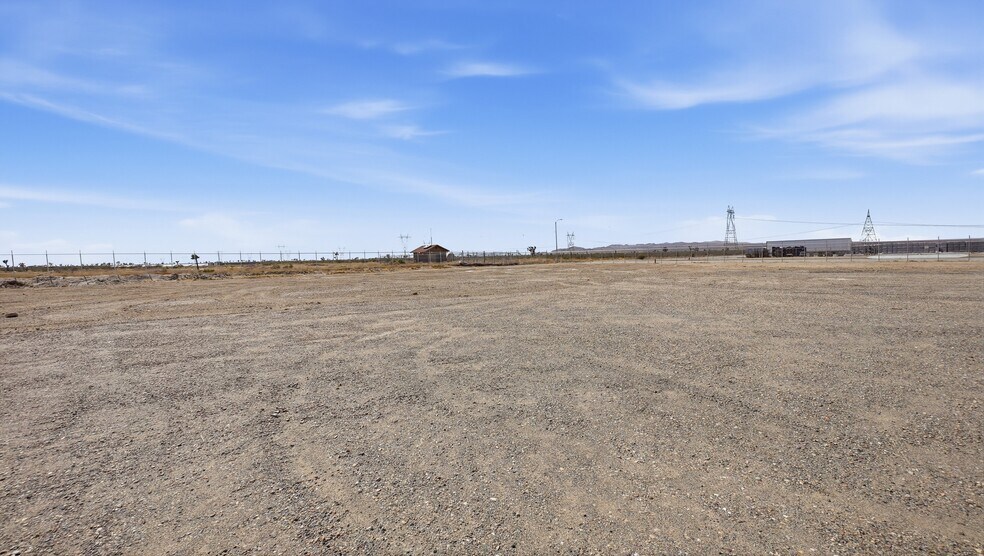 More Photos Of 9253 Cassia Rd, Adelanto Warehouse For Lease