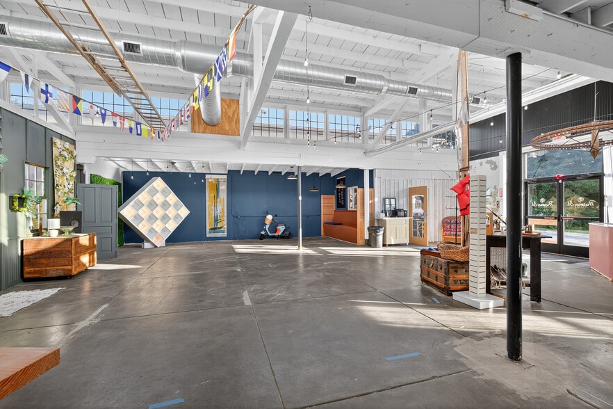 More Photos Of 51 N Main St, Manheim General Retail For Sale