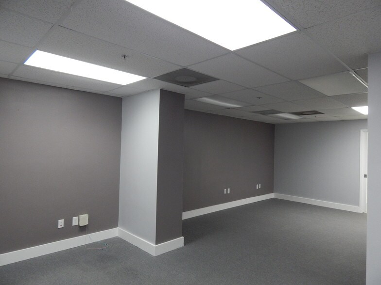 More Photos Of 1110 Brickell Ave, Miami Office For Lease