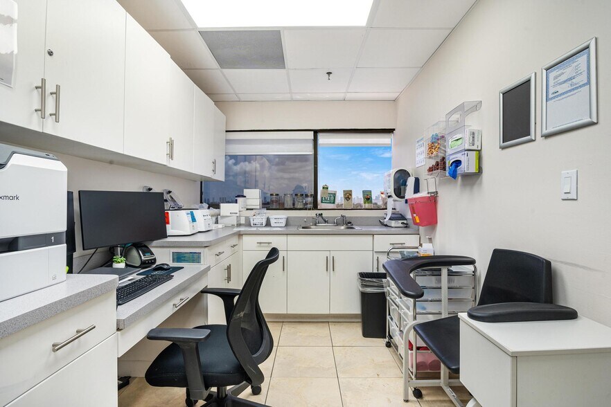 More Photos Of 351 NW Le Jeune Rd, Miami Medical For Sale