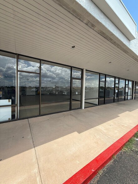 More Photos Of 1340-1360 N San Antonio Ave, Douglas Storefront For Lease