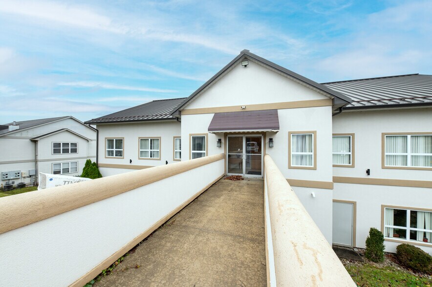 More Photos Of 100 Village Dr, White Hall Office For Lease