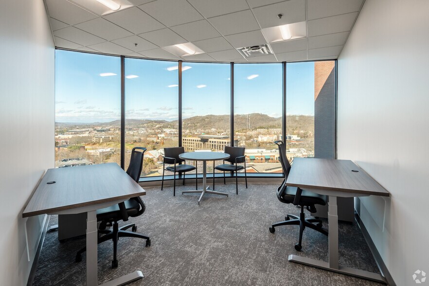 More Photos Of 214 Overlook Cir, Brentwood Office For Sale